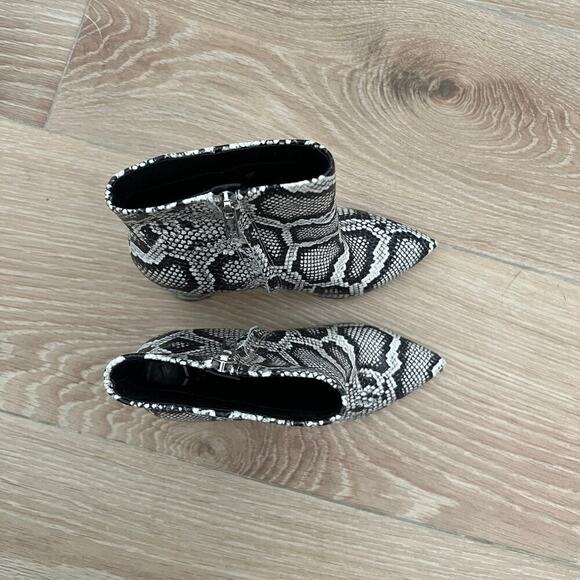 NEW $219 March Fisher LTD Ulani Pointy Toe Bootie In Black Snake Print - Picture 6 of 7